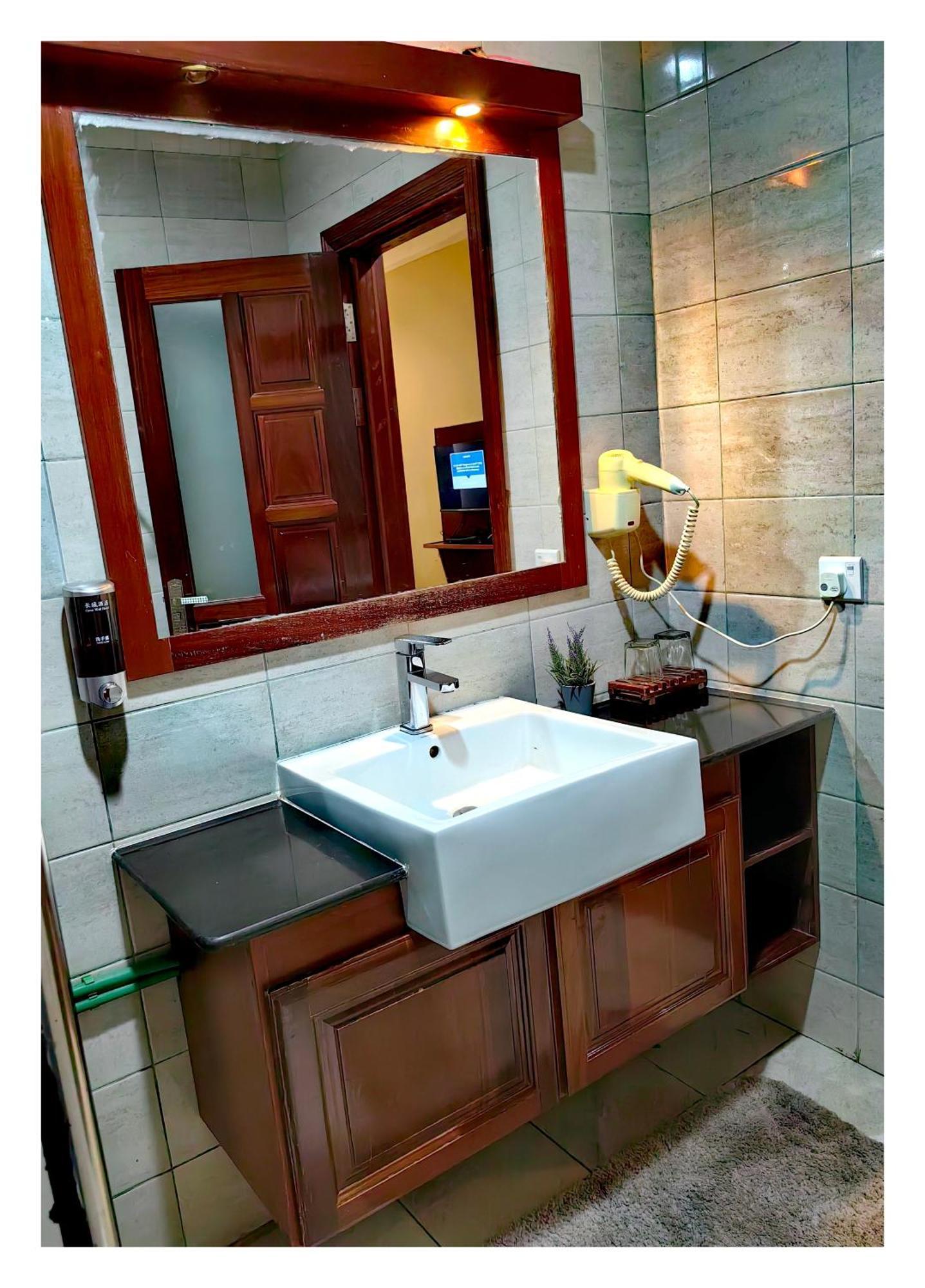 Great Wall Hotel ดาร์เอสซาลาม ภายนอก รูปภาพ
